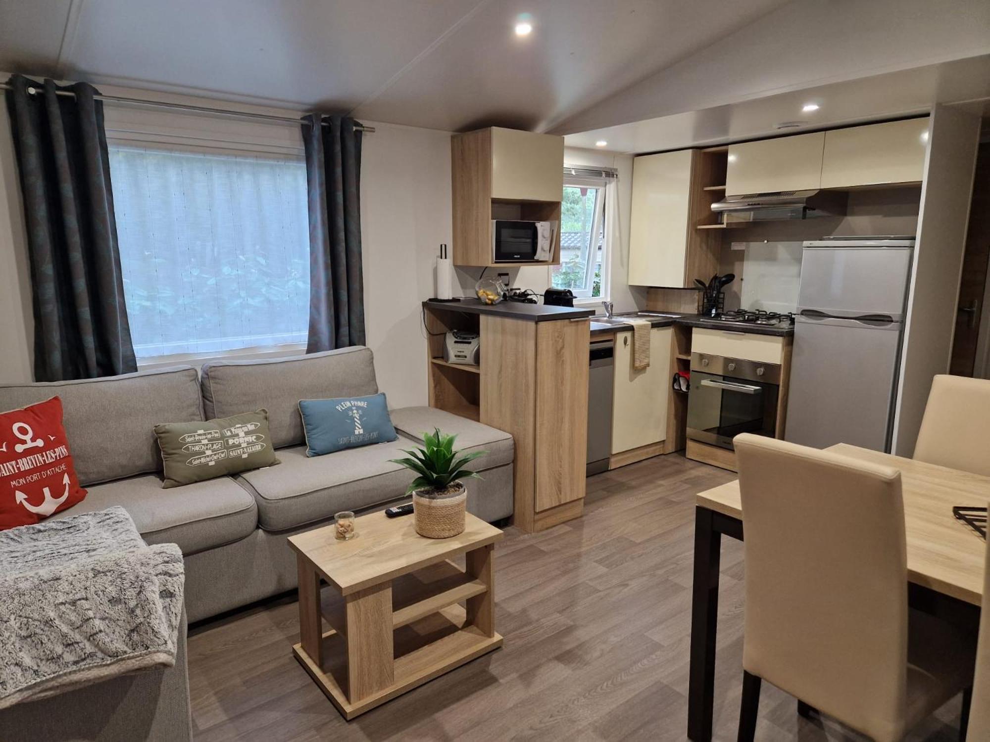 Mobil Home Tout Confort 3 Chambres Camping Les Pierres Couchees 圣布里文莱丝皮恩 外观 照片