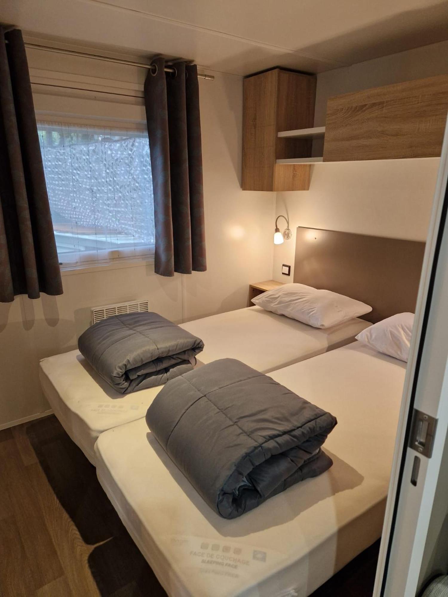 Mobil Home Tout Confort 3 Chambres Camping Les Pierres Couchees 圣布里文莱丝皮恩 外观 照片